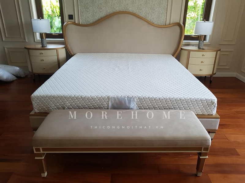 Thi công tab đầu giường tân cổ điển trang trí thêm cho không gian tận dụng làm nơi đặt đèn ngủ gọn gàng, tiện lợi